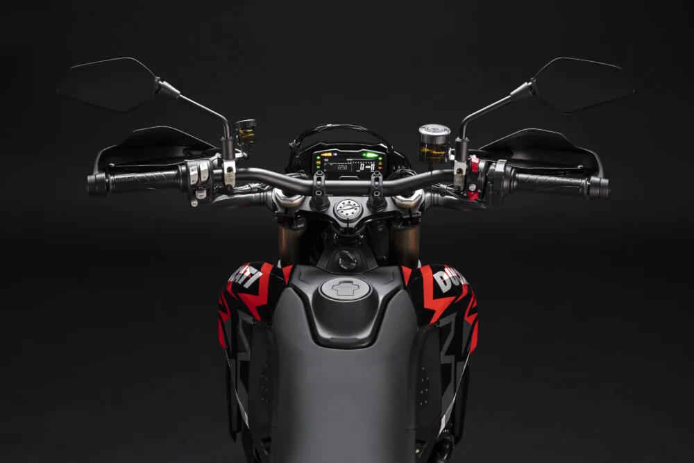 2024-Ducati-Hypermotard-698-Mono-RVE-02
